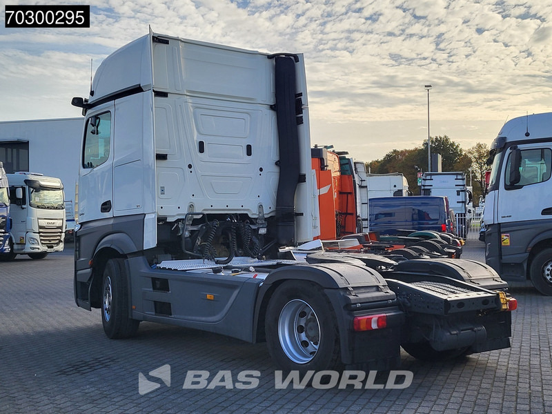Mercedes-Benz Actros 1845 4X2 GigaSpace Retarder MirrorCam Navi Euro 6 - Nyergesvontató: 2 kép. Mercedes-Benz Actros 1845 4X2 GigaSpace Retarder MirrorCam Navi Euro 6 - Nyergesvontató: 2 kép.