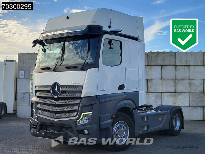 Mercedes-Benz Actros 1845 4X2 GigaSpace Retarder MirrorCam Navi Euro 6 - Nyergesvontató: 1 kép. Mercedes-Benz Actros 1845 4X2 GigaSpace Retarder MirrorCam Navi Euro 6 - Nyergesvontató: 1 kép.