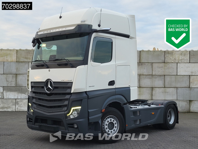 Mercedes-Benz Actros 1845 4X2 GigaSpace Retarder MirrorCam Navi Euro 6 - Nyergesvontató: 1 kép. Mercedes-Benz Actros 1845 4X2 GigaSpace Retarder MirrorCam Navi Euro 6 - Nyergesvontató: 1 kép.
