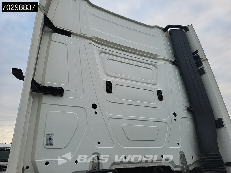 Mercedes-Benz Actros 1845 4X2 GigaSpace Retarder MirrorCam Navi Euro 6 - Nyergesvontató: 5 kép. Mercedes-Benz Actros 1845 4X2 GigaSpace Retarder MirrorCam Navi Euro 6 - Nyergesvontató: 5 kép.