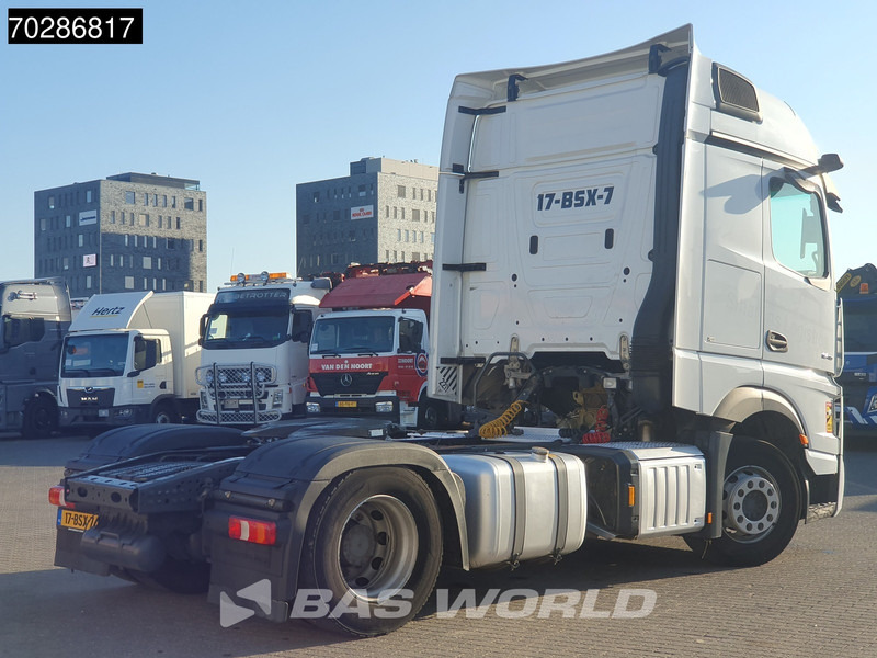 Mercedes-Benz Actros 1845 4X2 NL-Truck 2xTanks MirrorCam Navi Xenon Euro 6 - Nyergesvontató: 5 kép. Mercedes-Benz Actros 1845 4X2 NL-Truck 2xTanks MirrorCam Navi Xenon Euro 6 - Nyergesvontató: 5 kép.