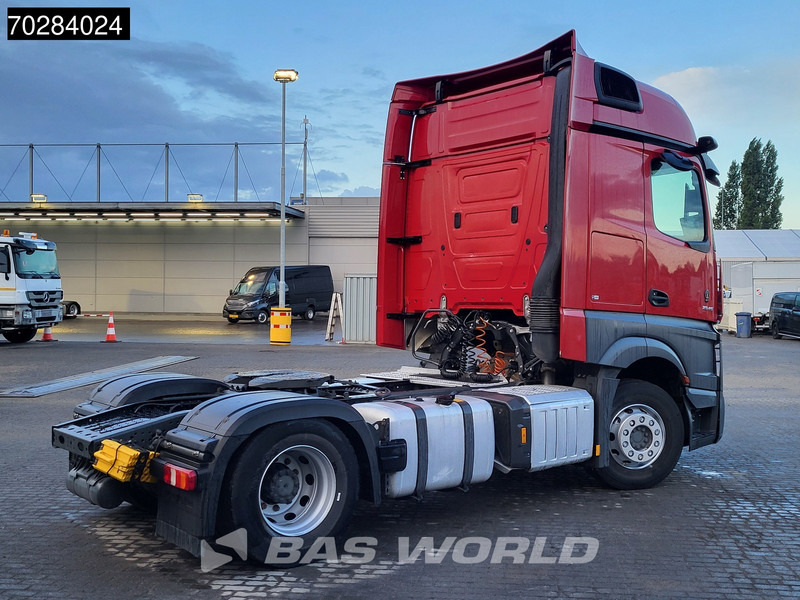 Mercedes-Benz Actros 1845 Actros 4X2 BigSpace 2xTanks Mirror Cam Euro 6 - Nyergesvontató: 5 kép. Mercedes-Benz Actros 1845 Actros 4X2 BigSpace 2xTanks Mirror Cam Euro 6 - Nyergesvontató: 5 kép.