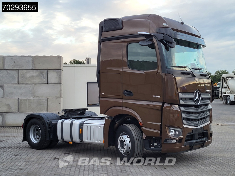 Mercedes-Benz Actros 1848 4X2 BigSpace Retarder 2x Tanks ACC Standklima MirrorCam Euro 6 - Nyergesvontató: 3 kép. Mercedes-Benz Actros 1848 4X2 BigSpace Retarder 2x Tanks ACC Standklima MirrorCam Euro 6 - Nyergesvontató: 3 kép.