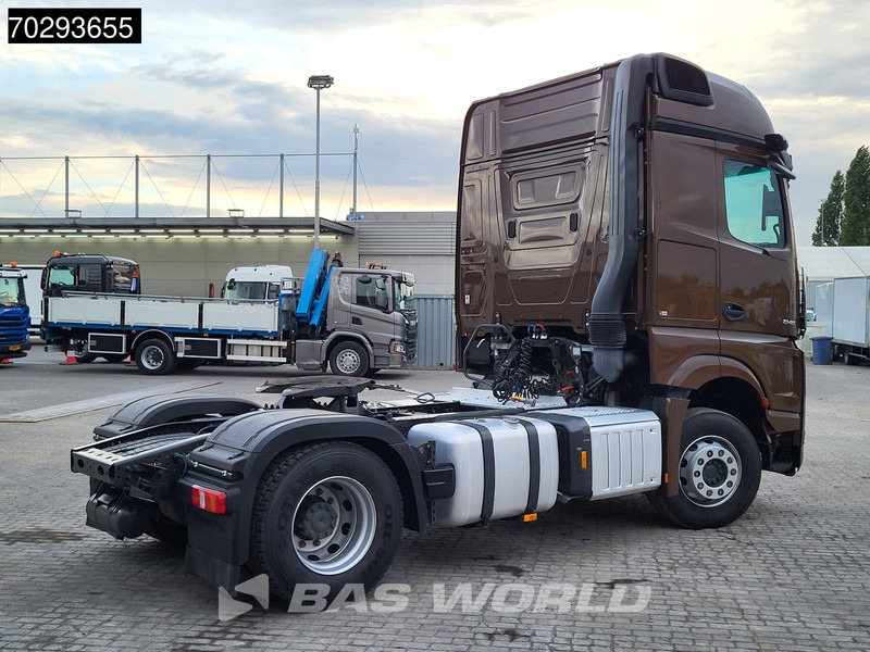 Mercedes-Benz Actros 1848 4X2 BigSpace Retarder 2x Tanks ACC Standklima MirrorCam Euro 6 - Nyergesvontató: 5 kép. Mercedes-Benz Actros 1848 4X2 BigSpace Retarder 2x Tanks ACC Standklima MirrorCam Euro 6 - Nyergesvontató: 5 kép.