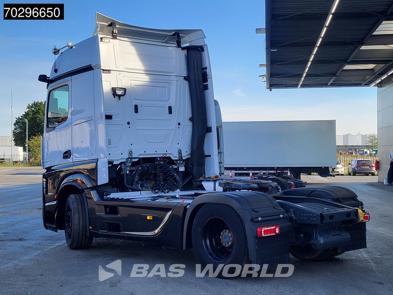 Mercedes-Benz Actros 1848 4X2 BigSpace Retarder Standklima MirrorCam ACC Xenon Euro 6 - Nyergesvontató: 2 kép. Mercedes-Benz Actros 1848 4X2 BigSpace Retarder Standklima MirrorCam ACC Xenon Euro 6 - Nyergesvontató: 2 kép.