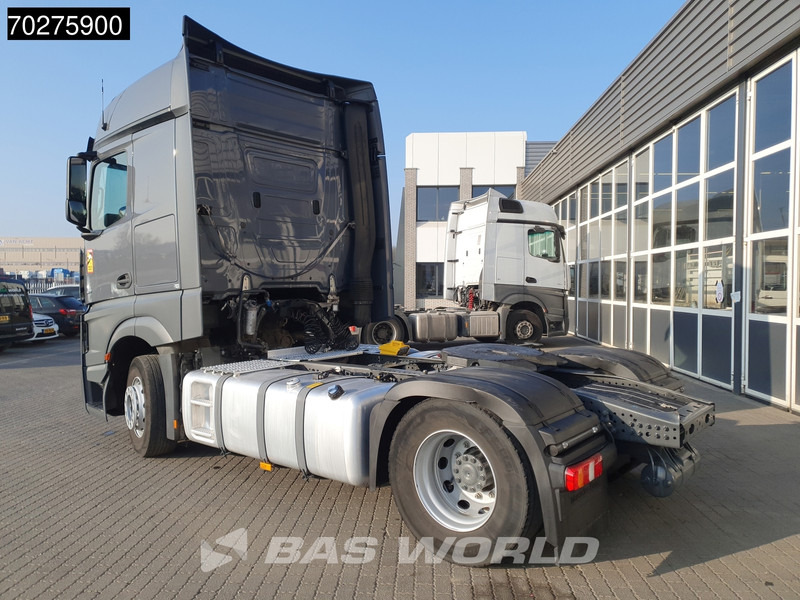 Mercedes-Benz Actros 1851 4X2 BigSpace 2x Tanks - Nyergesvontató: 2 kép. Mercedes-Benz Actros 1851 4X2 BigSpace 2x Tanks - Nyergesvontató: 2 kép.