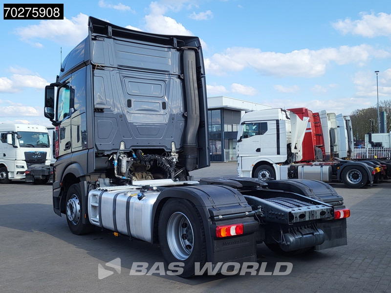 Mercedes-Benz Actros 1851 4X2 BigSpace 2x Tanks - Nyergesvontató: 2 kép. Mercedes-Benz Actros 1851 4X2 BigSpace 2x Tanks - Nyergesvontató: 2 kép.