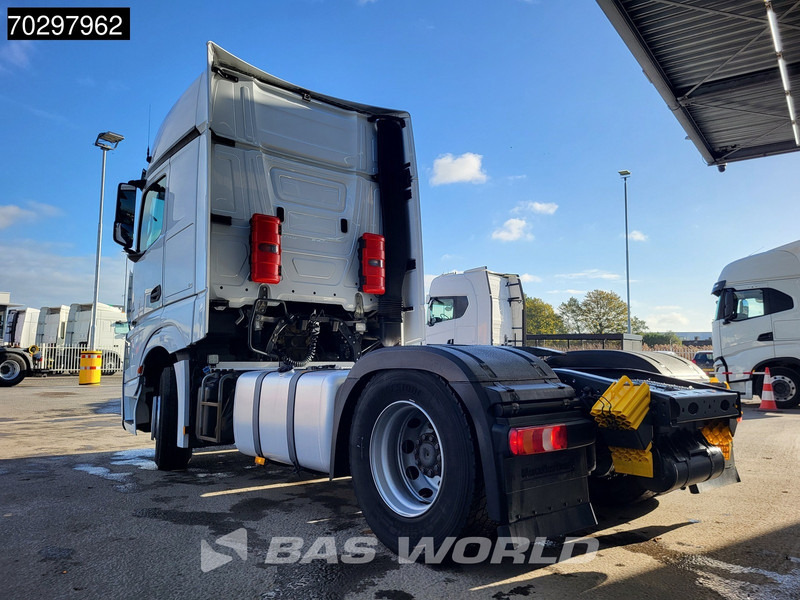 Mercedes-Benz Actros 1851 Actros 4X2 GigaSpace ADR 2xTanks Xenon Euro 6 - Nyergesvontató: 2 kép. Mercedes-Benz Actros 1851 Actros 4X2 GigaSpace ADR 2xTanks Xenon Euro 6 - Nyergesvontató: 2 kép.