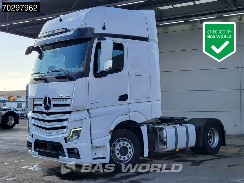 Mercedes-Benz Actros 1851 Actros 4X2 GigaSpace ADR 2xTanks Xenon Euro 6 - Nyergesvontató: 1 kép. Mercedes-Benz Actros 1851 Actros 4X2 GigaSpace ADR 2xTanks Xenon Euro 6 - Nyergesvontató: 1 kép.