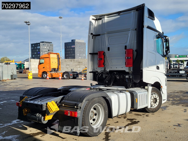 Mercedes-Benz Actros 1851 Actros 4X2 GigaSpace ADR 2xTanks Xenon Euro 6 - Nyergesvontató: 5 kép. Mercedes-Benz Actros 1851 Actros 4X2 GigaSpace ADR 2xTanks Xenon Euro 6 - Nyergesvontató: 5 kép.