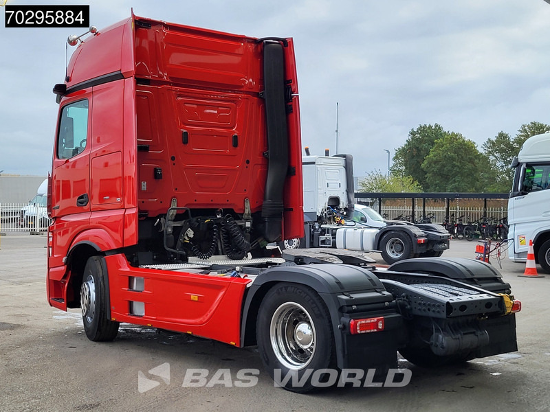 Mercedes-Benz Actros 1858 4X2 GigaSpace Retarder 2xTanks Leather Standairco PPC Navi ACC Euro 6 - Nyergesvontató: 2 kép. Mercedes-Benz Actros 1858 4X2 GigaSpace Retarder 2xTanks Leather Standairco PPC Navi ACC Euro 6 - Nyergesvontató: 2 kép.