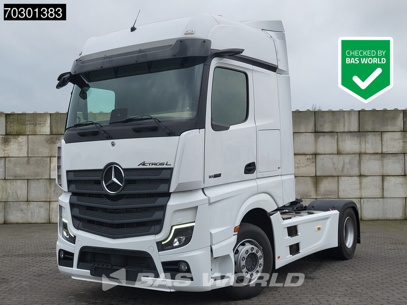 Mercedes-Benz Actros 1863 Actros 4X2 BigSpace Retarder 2x Tanks - Nyergesvontató: 1 kép. Mercedes-Benz Actros 1863 Actros 4X2 BigSpace Retarder 2x Tanks - Nyergesvontató: 1 kép.