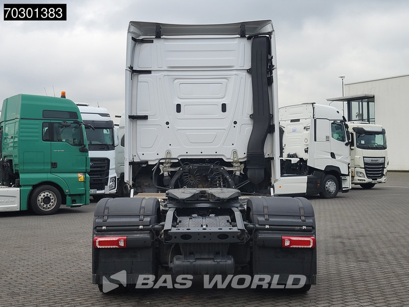 Mercedes-Benz Actros 1863 Actros 4X2 BigSpace Retarder 2x Tanks - Nyergesvontató: 3 kép. Mercedes-Benz Actros 1863 Actros 4X2 BigSpace Retarder 2x Tanks - Nyergesvontató: 3 kép.