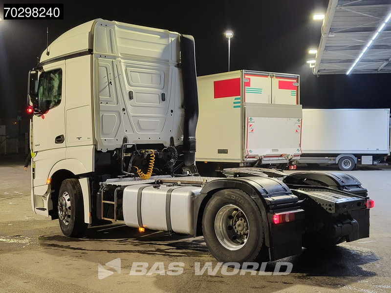 Mercedes-Benz Actros 1942 4X2 StreamSpace PTO - Nyergesvontató: 2 kép. Mercedes-Benz Actros 1942 4X2 StreamSpace PTO - Nyergesvontató: 2 kép.