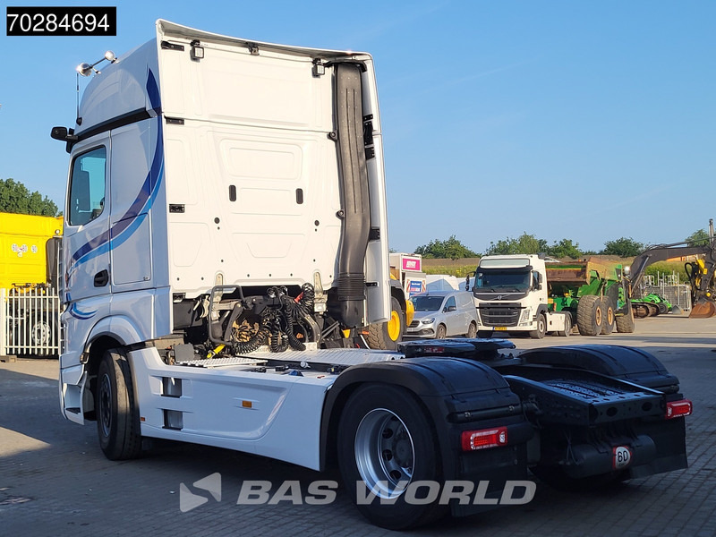 Mercedes-Benz Actros 1945 4X2 GigaSpace 2x Tanks Full-Air Navi MirrorCam ACC - Nyergesvontató: 2 kép. Mercedes-Benz Actros 1945 4X2 GigaSpace 2x Tanks Full-Air Navi MirrorCam ACC - Nyergesvontató: 2 kép.