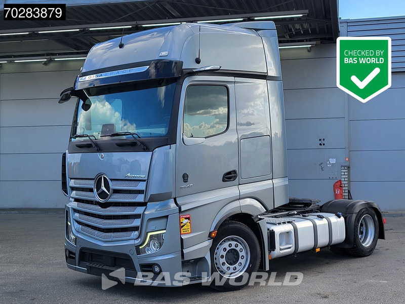 Mercedes-Benz Actros 1945 4X2 Mega GigaSpace Mirrorcam 100% Tyres! - Nyergesvontató: 1 kép. Mercedes-Benz Actros 1945 4X2 Mega GigaSpace Mirrorcam 100% Tyres! - Nyergesvontató: 1 kép.