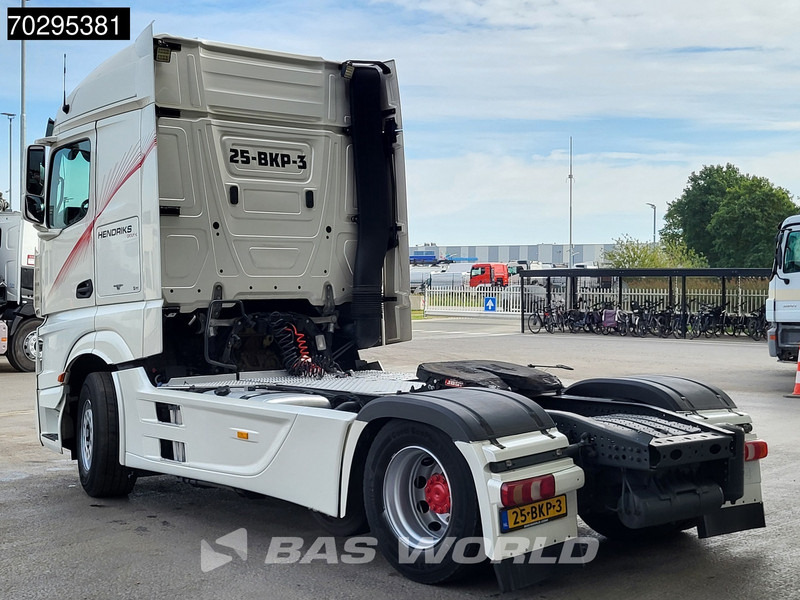 Mercedes-Benz Actros 2348 6X2 StreamSpace NL-Truck Midlift Xenon Euro 6 - Nyergesvontató: 2 kép. Mercedes-Benz Actros 2348 6X2 StreamSpace NL-Truck Midlift Xenon Euro 6 - Nyergesvontató: 2 kép.