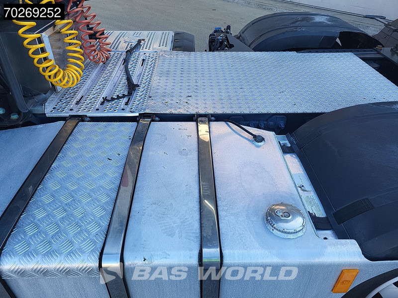 Mercedes-Benz Actros 2540 Actros 6X2 StreamSpace MP5 Lift + Lenkachse - Nyergesvontató: 3 kép. Mercedes-Benz Actros 2540 Actros 6X2 StreamSpace MP5 Lift + Lenkachse - Nyergesvontató: 3 kép.