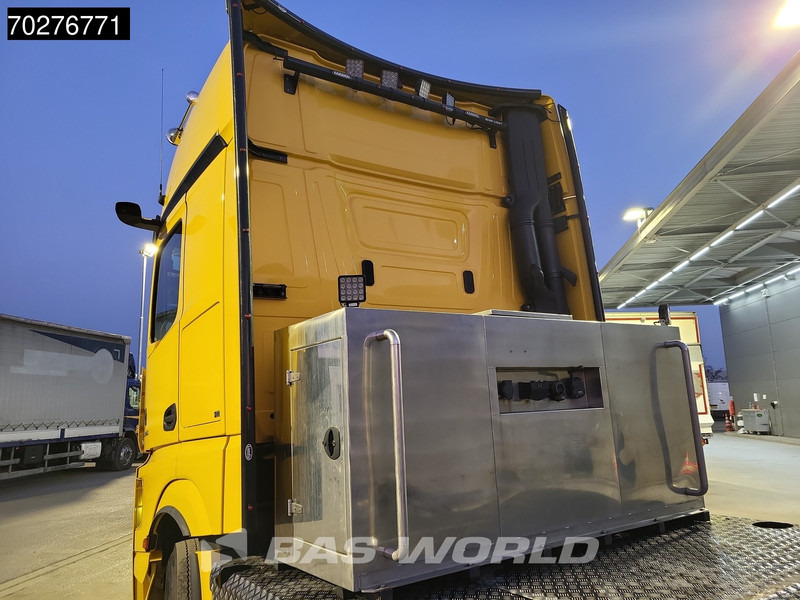 Mercedes-Benz Actros 3353 Actros 6X4 Big-Axle Mirror cam 2X Tanks Navi Xenon - Nyergesvontató: 3 kép. Mercedes-Benz Actros 3353 Actros 6X4 Big-Axle Mirror cam 2X Tanks Navi Xenon - Nyergesvontató: 3 kép.