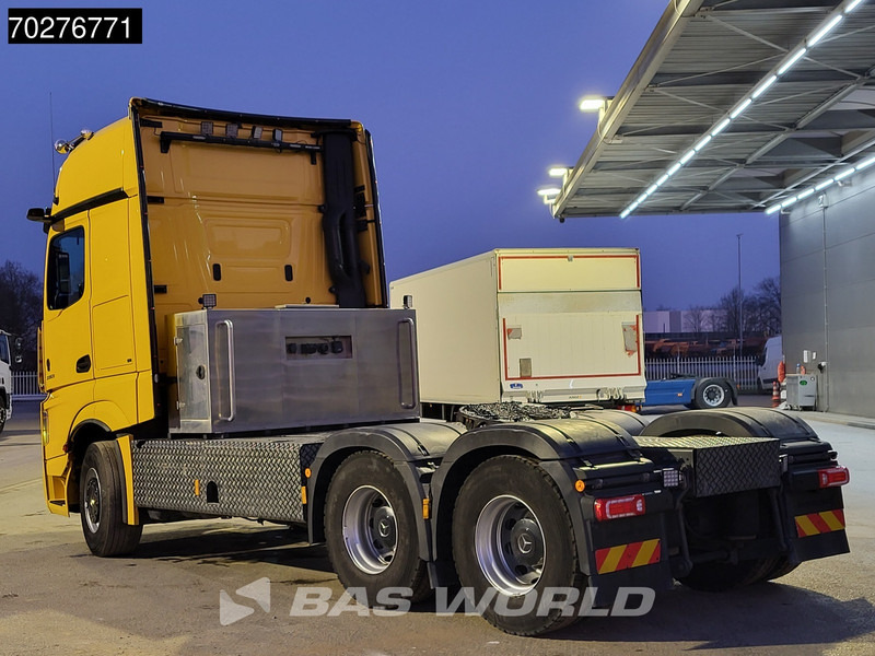 Mercedes-Benz Actros 3353 Actros 6X4 Big-Axle Mirror cam 2X Tanks Navi Xenon - Nyergesvontató: 2 kép. Mercedes-Benz Actros 3353 Actros 6X4 Big-Axle Mirror cam 2X Tanks Navi Xenon - Nyergesvontató: 2 kép.