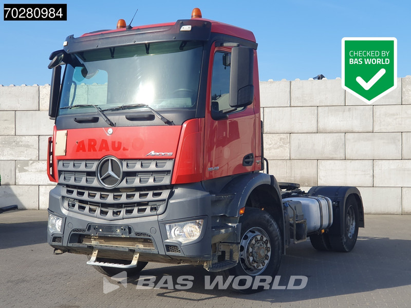 Mercedes-Benz Arocs 1848 4X4 Hydrodrive Big-Axle Hydraulik - Nyergesvontató: 1 kép. Mercedes-Benz Arocs 1848 4X4 Hydrodrive Big-Axle Hydraulik - Nyergesvontató: 1 kép.