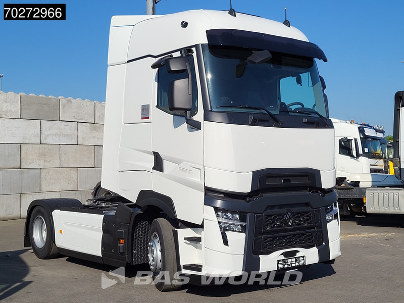Renault T 520 4X2 NEW! HSC Retarder Optibrake+ 2x Tanks ACC LED - Nyergesvontató: 3 kép. Renault T 520 4X2 NEW! HSC Retarder Optibrake+ 2x Tanks ACC LED - Nyergesvontató: 3 kép.