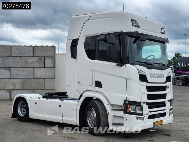 Scania R450 4X2 NL-Truck Retarder 2xTanks ACC LED Euro 6 - Nyergesvontató: 3 kép. Scania R450 4X2 NL-Truck Retarder 2xTanks ACC LED Euro 6 - Nyergesvontató: 3 kép.