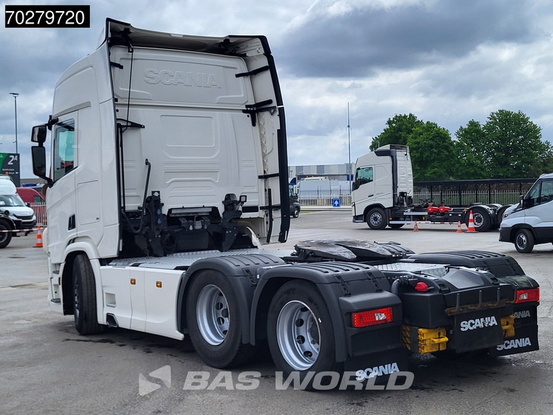 Scania R580 R 6X2 Full-Air Retarder Liftachse Leather Navi LED - Nyergesvontató: 2 kép. Scania R580 R 6X2 Full-Air Retarder Liftachse Leather Navi LED - Nyergesvontató: 2 kép.