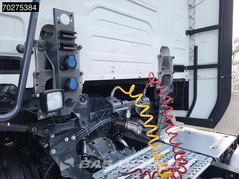 Scania S460 4X2 Retarder Euro 6 ACC 2x Tanks - Nyergesvontató: 5 kép. Scania S460 4X2 Retarder Euro 6 ACC 2x Tanks - Nyergesvontató: 5 kép.