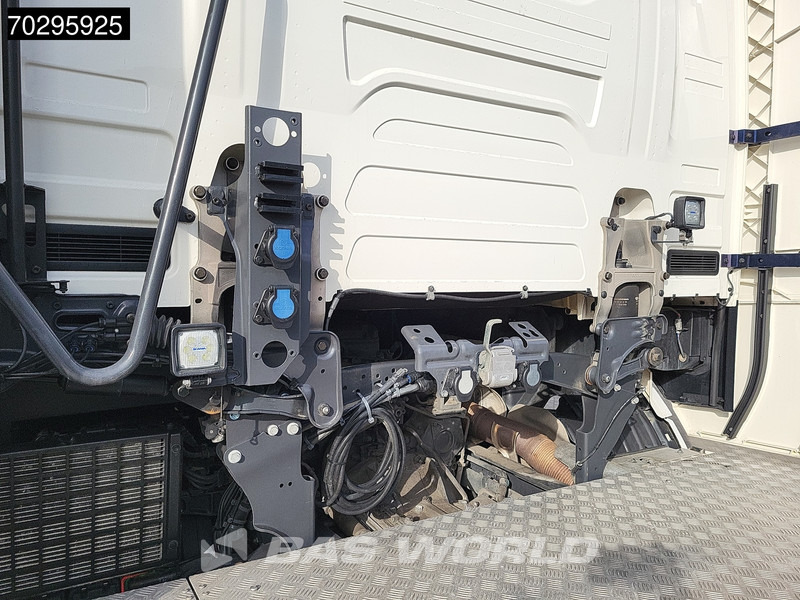 Scania S540 6X2 Retarder Full-Air 2xTanks Standairco Leather ACC LED Navi Euro 6 - Nyergesvontató: 2 kép. Scania S540 6X2 Retarder Full-Air 2xTanks Standairco Leather ACC LED Navi Euro 6 - Nyergesvontató: 2 kép.