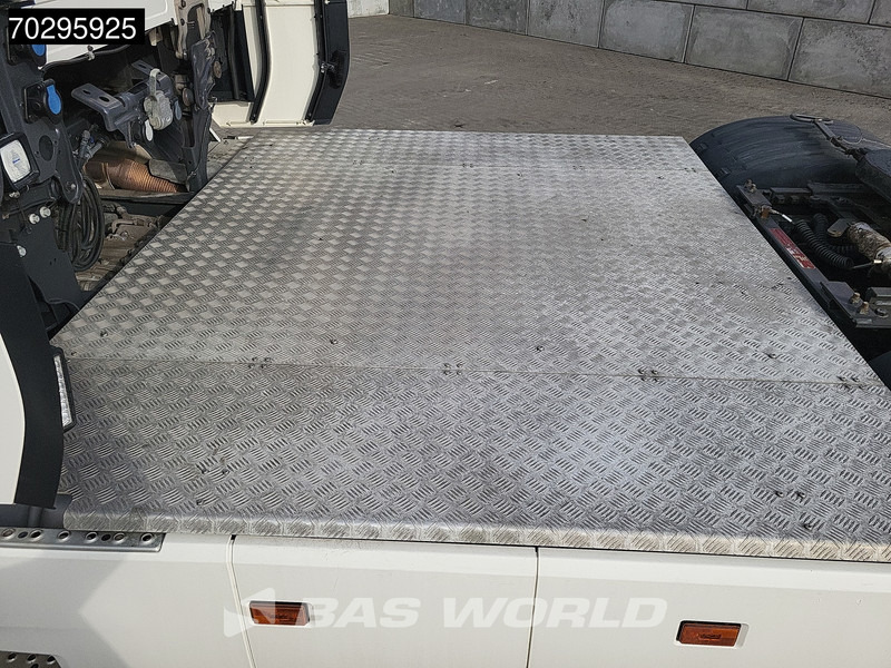 Scania S540 6X2 Retarder Full-Air 2xTanks Standairco Leather ACC LED Navi Euro 6 - Nyergesvontató: 3 kép. Scania S540 6X2 Retarder Full-Air 2xTanks Standairco Leather ACC LED Navi Euro 6 - Nyergesvontató: 3 kép.