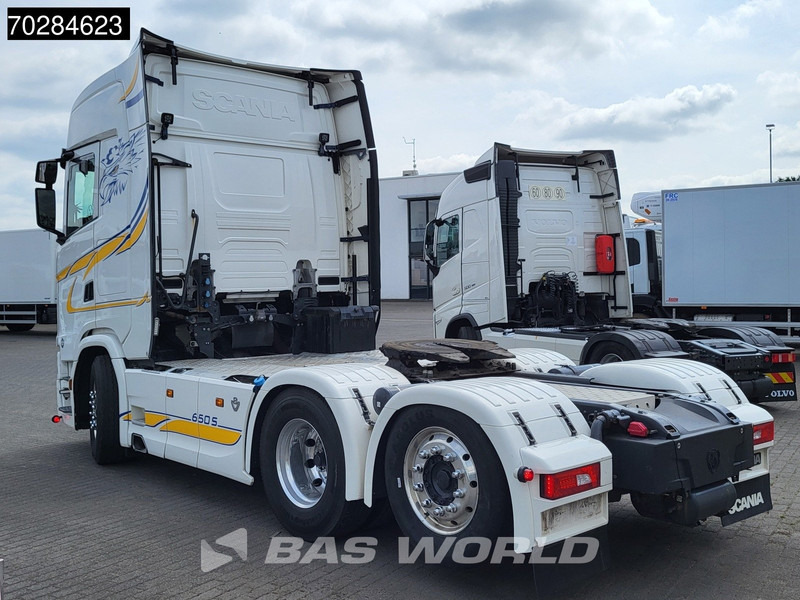 Scania S650 S 6X2 Retarder Liftachse Full-Air Leather Alcoa's - Nyergesvontató: 2 kép. Scania S650 S 6X2 Retarder Liftachse Full-Air Leather Alcoa's - Nyergesvontató: 2 kép.