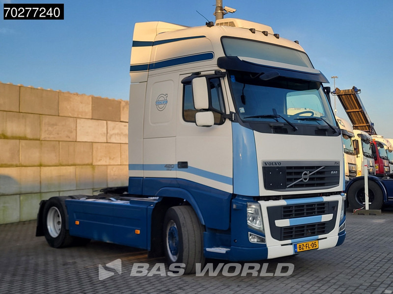 Volvo FH 420 4X2 XL VEB StandKlima Xenon EEV - Nyergesvontató: 3 kép. Volvo FH 420 4X2 XL VEB StandKlima Xenon EEV - Nyergesvontató: 3 kép.