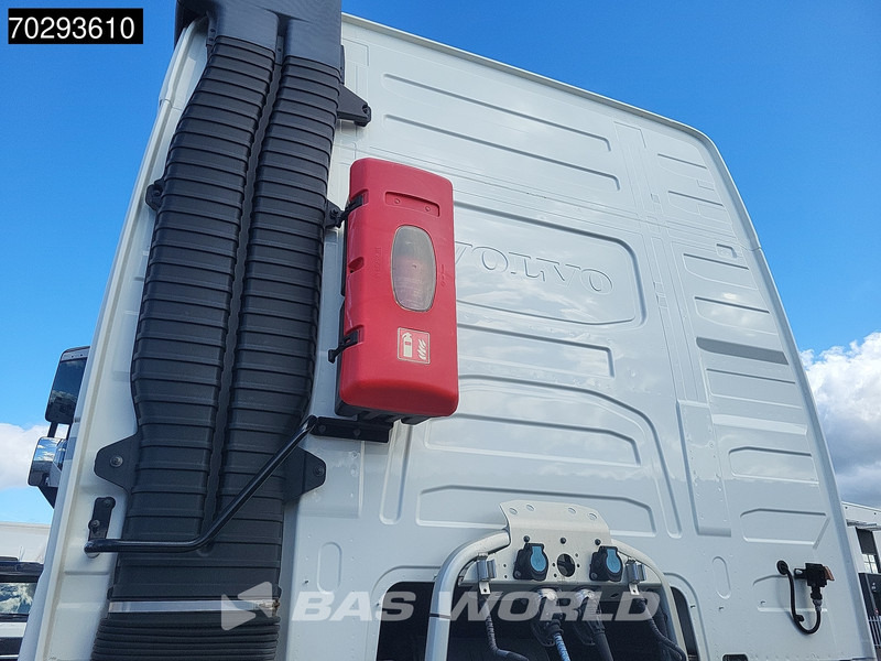 Volvo FH 420 FH 4X2 ACC Standklima ADR Euro 6 - Nyergesvontató: 5 kép. Volvo FH 420 FH 4X2 ACC Standklima ADR Euro 6 - Nyergesvontató: 5 kép.