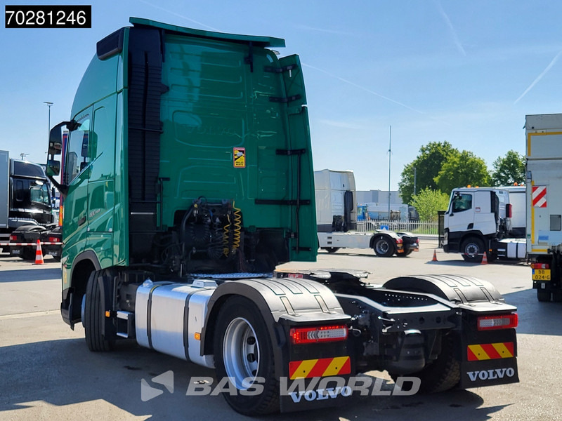 Volvo FH 460 4X2 - Nyergesvontató: 2 kép. Volvo FH 460 4X2 - Nyergesvontató: 2 kép.