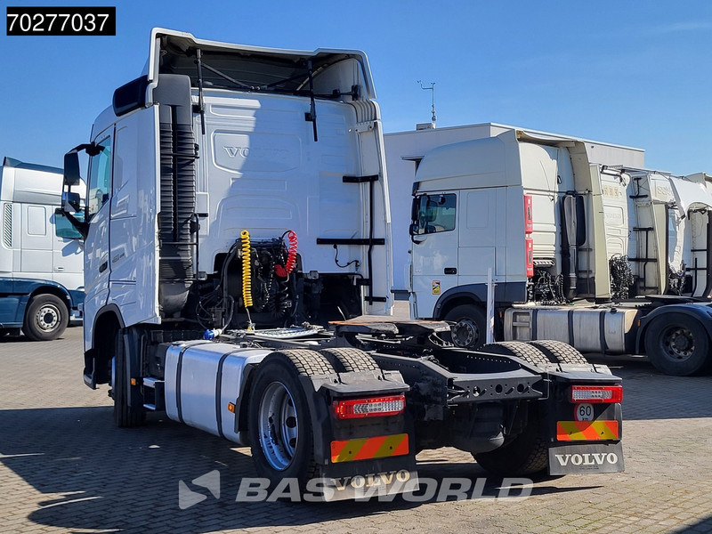 Volvo FH 460 4X2 VEB+ Euro 6 ACC Dynamic steering - Nyergesvontató: 2 kép. Volvo FH 460 4X2 VEB+ Euro 6 ACC Dynamic steering - Nyergesvontató: 2 kép.