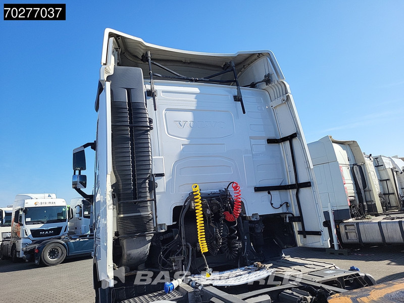 Volvo FH 460 4X2 VEB+ Euro 6 ACC Dynamic steering - Nyergesvontató: 3 kép. Volvo FH 460 4X2 VEB+ Euro 6 ACC Dynamic steering - Nyergesvontató: 3 kép.