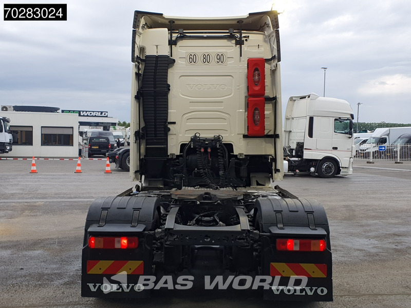 Volvo FH 460 4X2 VEB+ I-ParkCool 2x Tanks LED Navi - Nyergesvontató: 3 kép. Volvo FH 460 4X2 VEB+ I-ParkCool 2x Tanks LED Navi - Nyergesvontató: 3 kép.