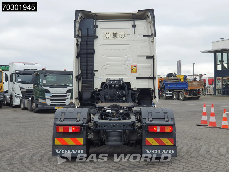 Volvo FH 500 FH 4X2 VEB+ 2xTanks TC I-ParkCool - Nyergesvontató: 3 kép. Volvo FH 500 FH 4X2 VEB+ 2xTanks TC I-ParkCool - Nyergesvontató: 3 kép.