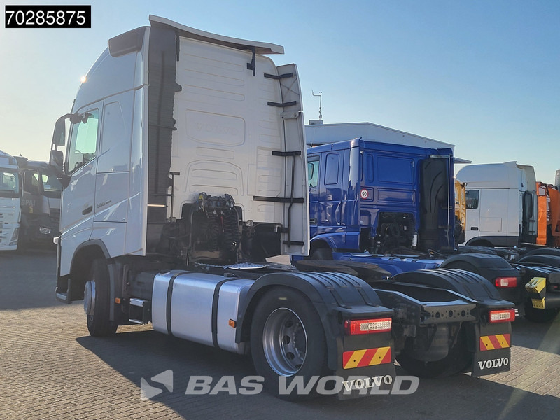 Volvo FH 500 FH 4X2 XL 2xTanks VEB+ Xenon Navi Euro 6 - Nyergesvontató: 2 kép. Volvo FH 500 FH 4X2 XL 2xTanks VEB+ Xenon Navi Euro 6 - Nyergesvontató: 2 kép.