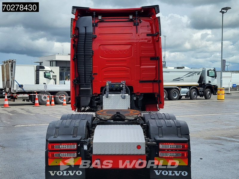 Volvo FH16 750 FH16 6X2 Special-Interior Full-Air Work-Remote Dynamic Steering Alcoa ACC Xenon - Nyergesvontató: 3 kép. Volvo FH16 750 FH16 6X2 Special-Interior Full-Air Work-Remote Dynamic Steering Alcoa ACC Xenon - Nyergesvontató: 3 kép.