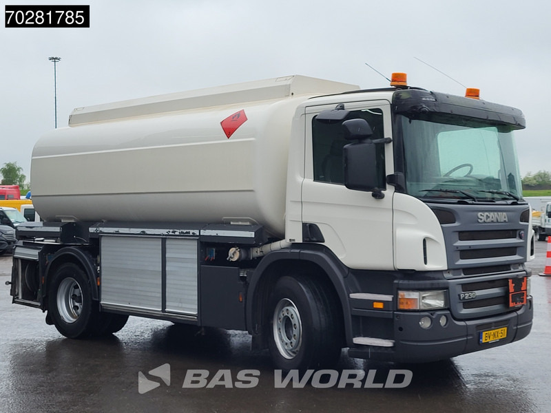 Scania P230 4X2 NL-Truck 3 compartments 16.300 Ltr ADR 3-Pedals Euro 5 - Tartályos teherautó: 3 kép. Scania P230 4X2 NL-Truck 3 compartments 16.300 Ltr ADR 3-Pedals Euro 5 - Tartályos teherautó: 3 kép.