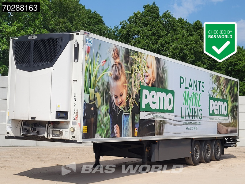 Schmitz Cargobull Carrier 3 axles Doppelverdampfer Tailgate Palettenkasten Blumenbreit LBW - Félpótkocsi hűtős: 1 kép. Schmitz Cargobull Carrier 3 axles Doppelverdampfer Tailgate Palettenkasten Blumenbreit LBW - Félpótkocsi hűtős: 1 kép.
