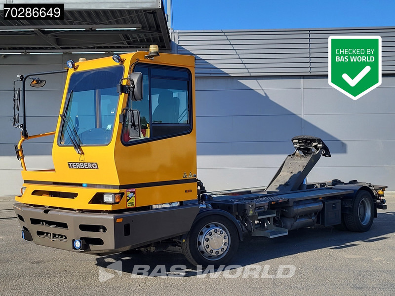 Terberg BC182 4X2 Low hours! Big-Axle Full-Air Drumbrakes Euro 3 - Teherautó: 1 kép. Terberg BC182 4X2 Low hours! Big-Axle Full-Air Drumbrakes Euro 3 - Teherautó: 1 kép.