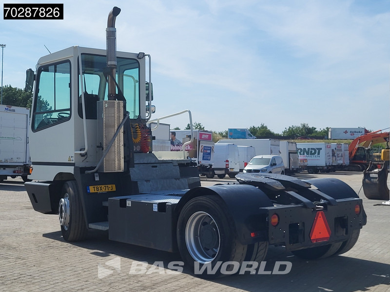 Terberg YT 182 4X2 NL-Truck Big-Axle Hebesattel Drumbrakes - Terminál targoncá: 3 kép. Terberg YT 182 4X2 NL-Truck Big-Axle Hebesattel Drumbrakes - Terminál targoncá: 3 kép.