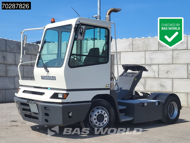 Terberg YT 182 4X2 NL-Truck Big-Axle Hebesattel Drumbrakes - Terminál targoncá: 1 kép. Terberg YT 182 4X2 NL-Truck Big-Axle Hebesattel Drumbrakes - Terminál targoncá: 1 kép.