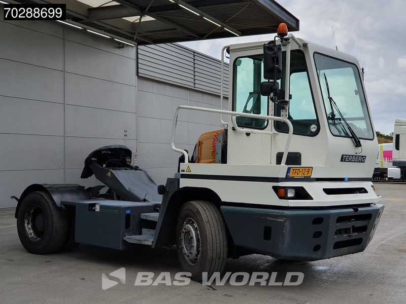 Terberg YT 222 4X2 NL-Truck Big-Axle - Terminál targoncá: 3 kép. Terberg YT 222 4X2 NL-Truck Big-Axle - Terminál targoncá: 3 kép.