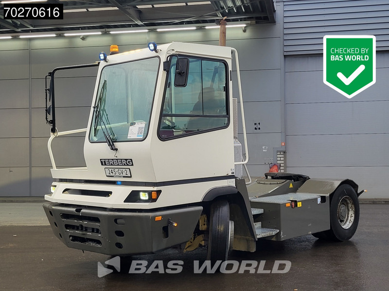 Terberg YT182 4X2 - Terminál targoncá: 1 kép. Terberg YT182 4X2 - Terminál targoncá: 1 kép.