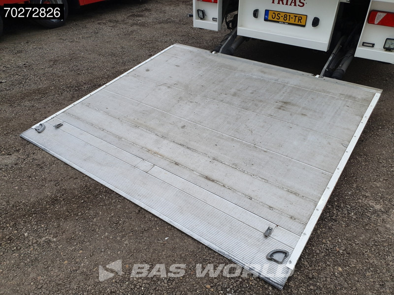 Félpótkocsi dobozos Trias 711-250 1 Axle TÜV 07/26 City Trailer 25Tons + 2.5T Tailgate + Isoliert: 10 kép.