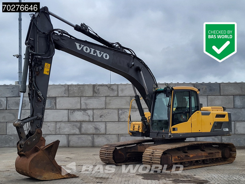 Volvo EC220 D L - Lánctalpas kotró: 1 kép. Volvo EC220 D L - Lánctalpas kotró: 1 kép.